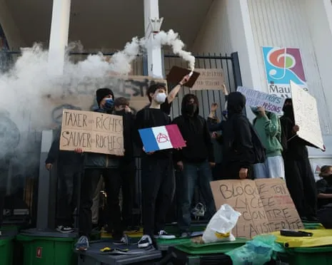 New French Prime Minister Faces Mounting Scrutiny as Countrywide Protests Paralyze Education and Transport